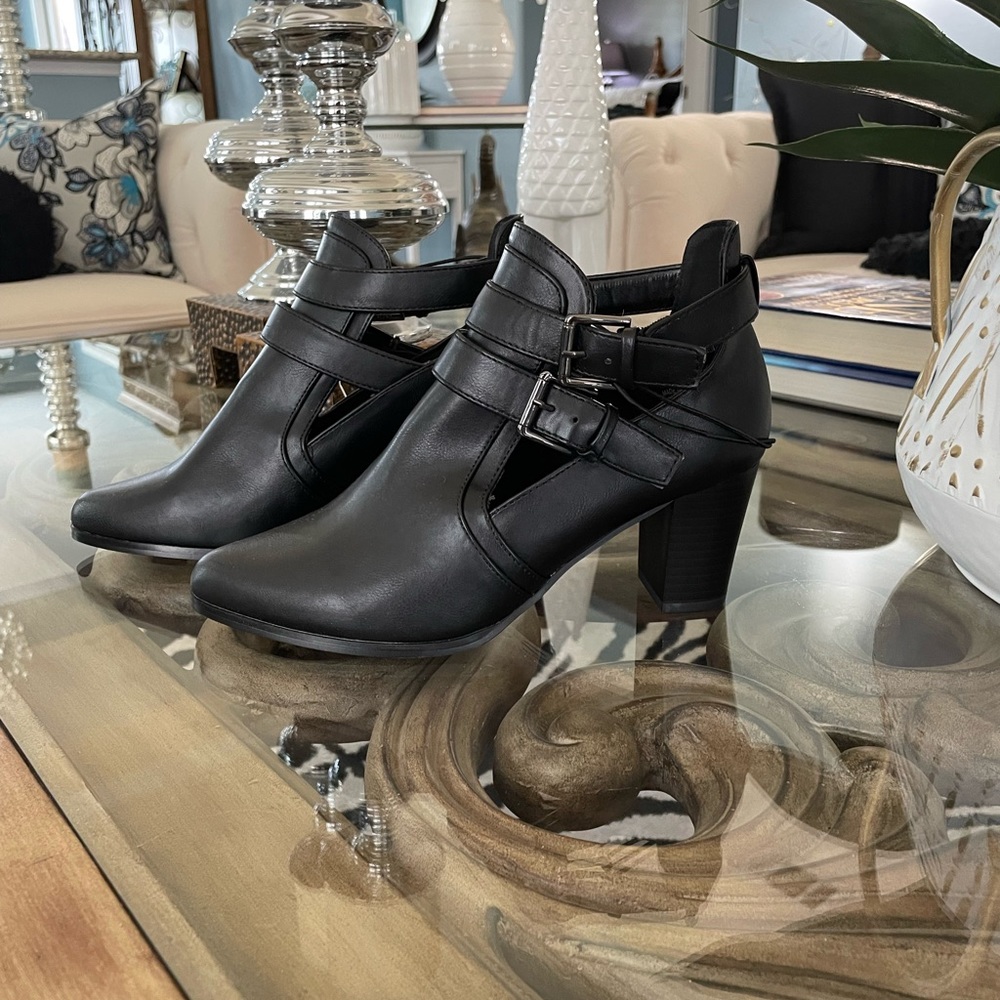 Liz Claiborne booties NWT Sz 7.5W